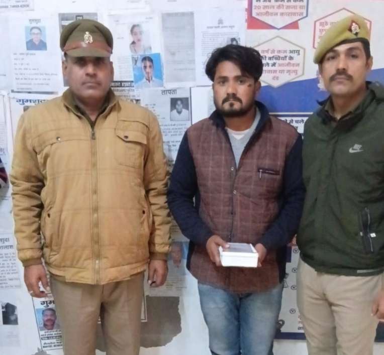 मथुरा29 दिसंबर25*थाना वृन्दावन पुलिस एक अभियुक्त को किया गिरफ्तार,कब्जे एक चोरी का मोबाइल बरामद ।*