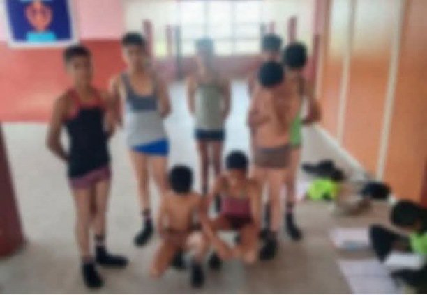 मध्य प्रदेश सिहोर30दिसम्बर 25*सेंट एंजेल स्कूल में हिन्दू छात्रों को तिलक और कलावा के लिए कपड़े उतरवाकर पीटा गया..!*