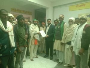 बाँदा 30दिसम्बर 25*गौवंशो से परेशान किसानों ने परगना अधिकारी को सौंपा ज्ञापन 