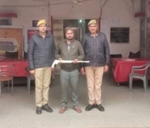 मथुरा 31 दिसंबर 25*थाना बलदेव पुलिस द्वारा एक अभियुक्त को किया गिरफ्तार, कब्जे से अवैध तमन्चा बरामद ।*