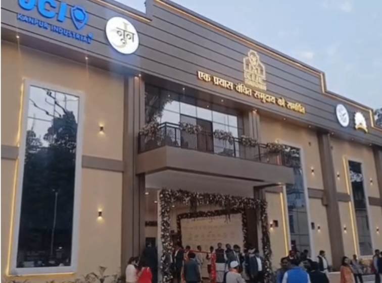 कानपुर 9 दिसम्बर 25*बृजेन्द्र स्वरूप पार्क में बने मंगल भवन को लेकर सियासी संग्राम तेज*!