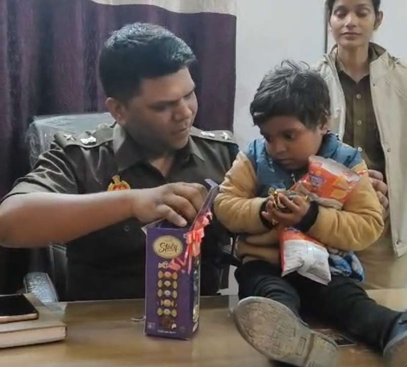 सुल्तानपुर 13दिसम्बर 25**अपहृत की हुई मासूम बच्ची को चांदा पुलिस ने कुछ ही घंटों में सकुशल बरामद कर लिया।*