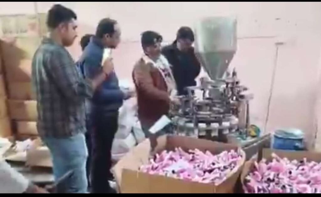 गाजियाबाद 15दिसम्बर 25*नकली बेटनोबेट क्रीम बनाने की फैक्ट्री का भंडाफोड़ गाजियाबाद 15दिसम्बर 25*नकली बेटनोबेट क्रीम बनाने की फैक्ट्री का भंडाफोड़