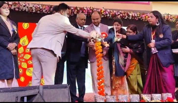 पूर्णिया बिहार 28 दिसंबर 25* विद्यालय का सालाना योमै जश्न अदब व एहतराम के साथ मनाया गया पूर्णिया बिहार 28 दिसंबर 25* विद्यालय का सालाना योमै जश्न अदब व एहतराम के साथ मनाया गया