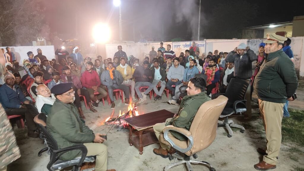 हरदोई ७ दिसंबर २५ * पुलिस अधीक्षक ने सुरक्षा समितियो के साथ पिहानी में लगाई चौपाल हरदोई ७ दिसंबर २५ * पुलिस अधीक्षक ने सुरक्षा समितियो के साथ पिहानी में लगाई चौपाल