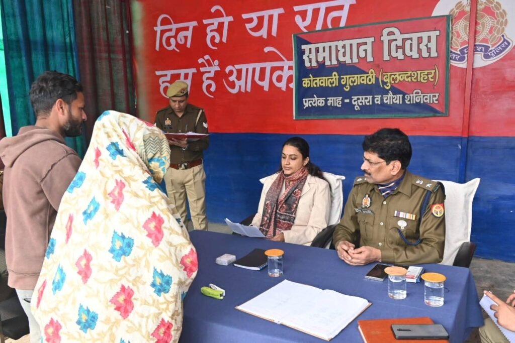 बुलंदशहर में १३ दिसंबर २५ *फरियादियों की शिकायतों को सुनकर उसके निस्तारण के निर्देश संबंधित को दिए। यूपीआजतक न्यूज़ चैनल पर आजकी खबर | 