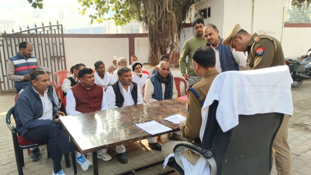 मथुरा 13 दिसंबर 25  यूपीआजतक न्यूज़ चैनल पर। मथुरा वरिष्ठ पुलिस अधीक्षक महोदय द्वारा गोविंद नगर के आमजन मानस की समस्याएं सुनी एवं समाधान दिवस/निरीक्षण*