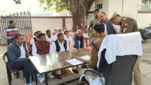 मथुरा 13 दिसंबर 25  यूपीआजतक न्यूज़ चैनल पर। मथुरा वरिष्ठ पुलिस अधीक्षक महोदय द्वारा गोविंद नगर के आमजन मानस की समस्याएं सुनी एवं समाधान दिवस/निरीक्षण*