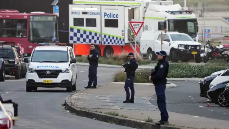 नई दिल्ली१६ दिसम्बर २५ * ऑस्ट्रेलियाई पुलिस का बड़ा खुलासा, बॉण्डी बीच पर हुई गोलीबारी ‘इस्लामिक स्टेट’ से प्रेरित थी