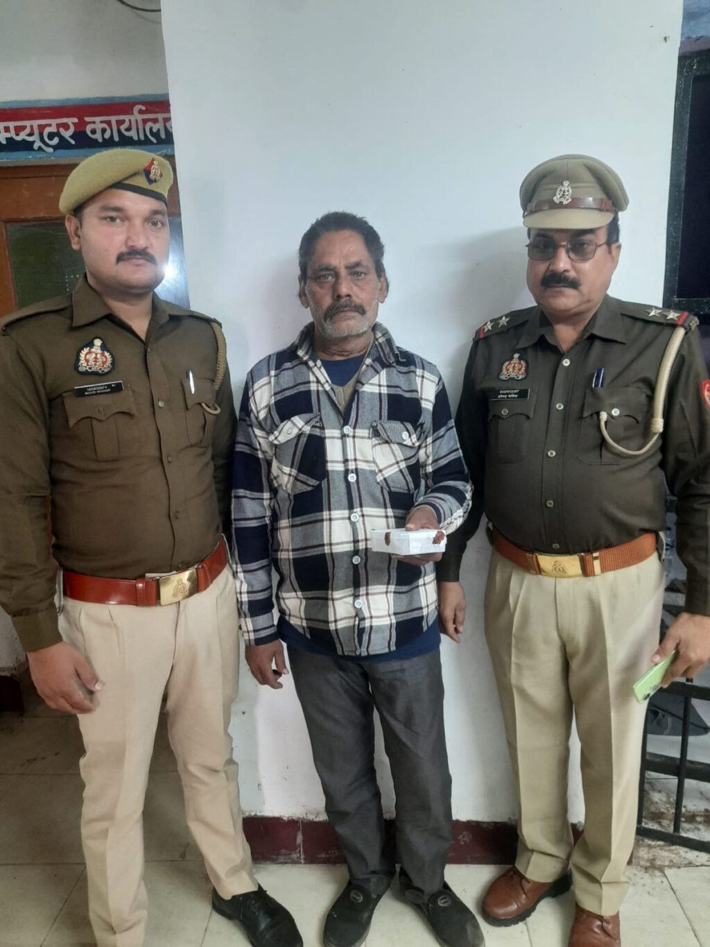 मथुरा 16 दिसंबर 25*थाना गोवर्धन पुलिस द्वारा एक अभियुक्त को अवैध 175 ग्राम नाजायज नशीला पाउडर (एल्प्राजोलम) सहित किया गया गिरफ्तार ।* मथुरा 16 दिसंबर 25*थाना गोवर्धन पुलिस द्वारा एक अभियुक्त को अवैध 175 ग्राम नाजायज नशीला पाउडर (एल्प्राजोलम) सहित किया गया गिरफ्तार ।*