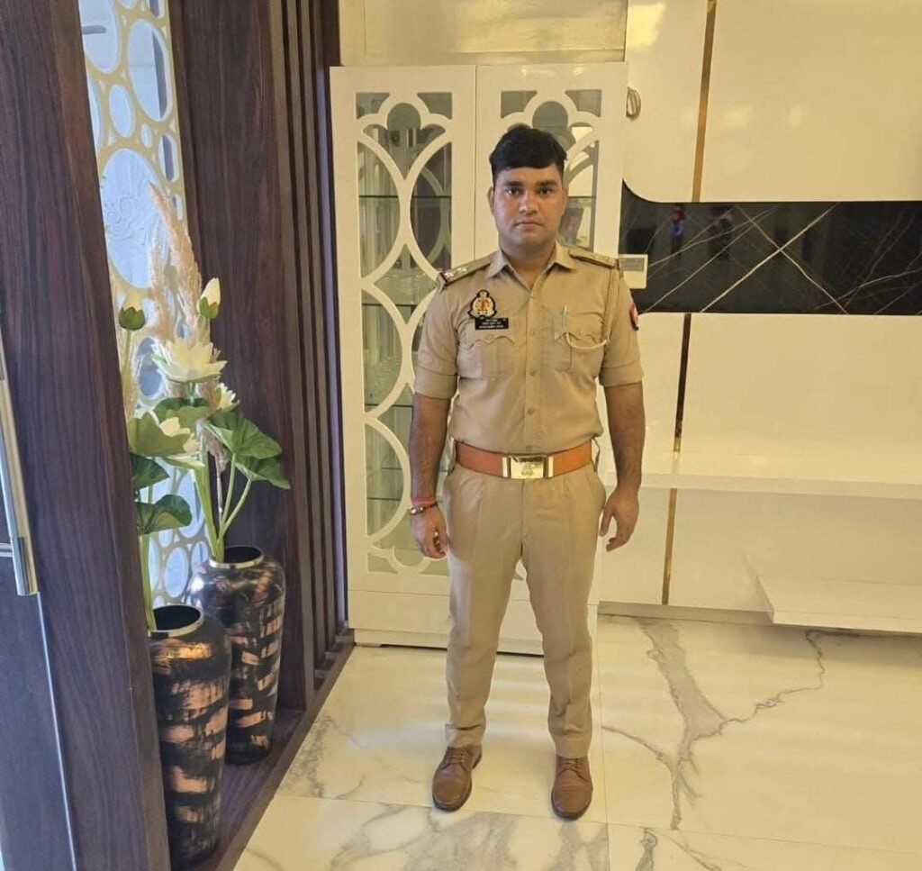 हापुड़ १७ दिसंबर २५ : वसूली मामले में मुख्य आरोपी दारोगा नितिन फरार। .....