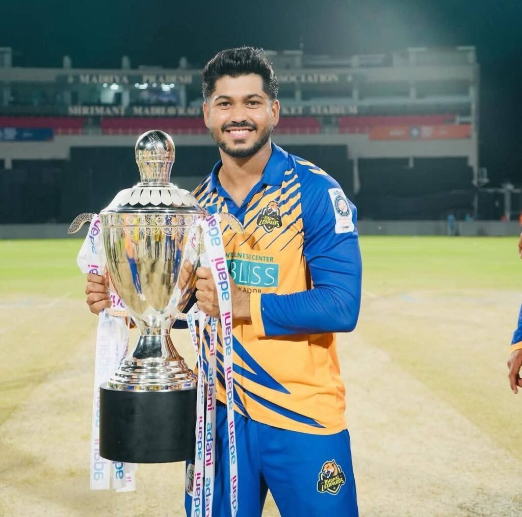 मुरादाबाद १७ दिसंबर २५ *  यूपीआजतक न्यूज़ चैनल पर युवा क्रिकेटर ने चमकाया पीतल नगरी का नाम. ...