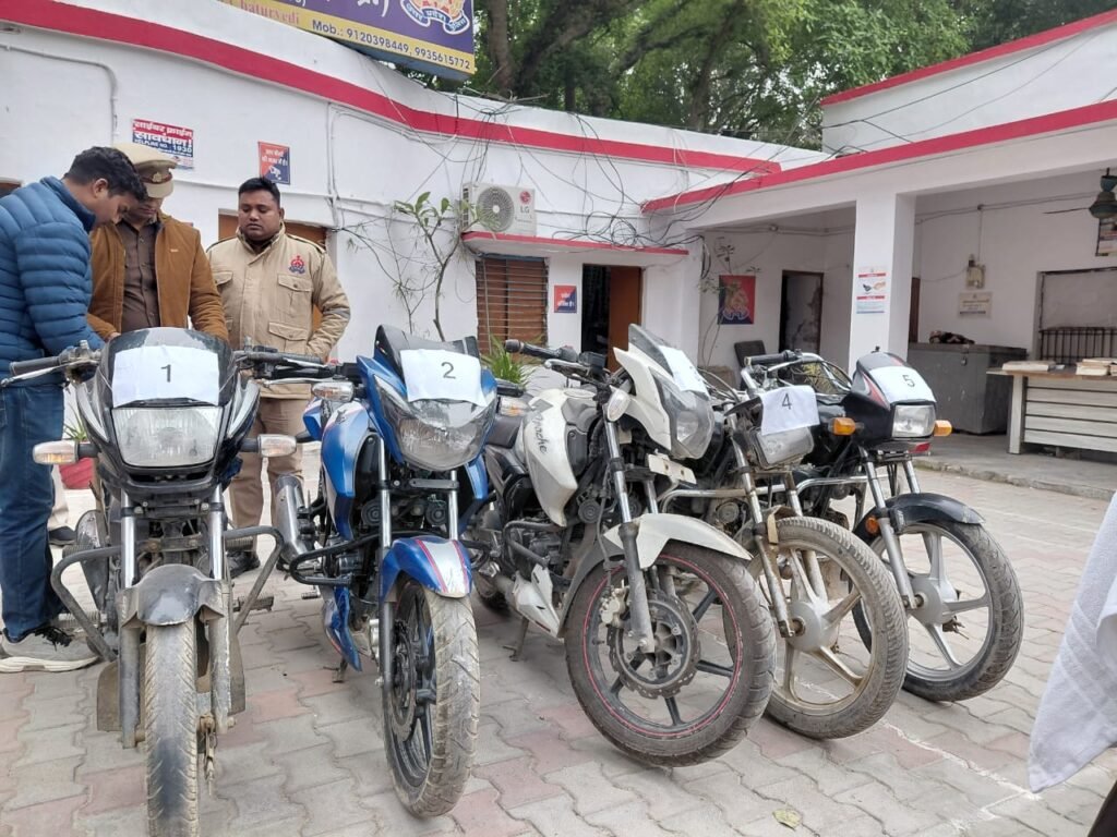 वाराणसी २० दिसंबर २५ * शातिर वाहन चोरों को गिरफ्तार कर उनके कब्जे से चोरी की मोटरसाइकिलें बरामद की. . वाराणसी २० दिसंबर २५ * शातिर वाहन चोरों को गिरफ्तार कर उनके कब्जे से चोरी की मोटरसाइकिलें बरामद की. .