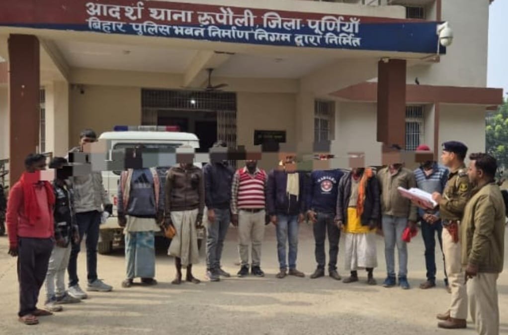 पूर्णिया बिहार 21 दिसंबर 25 * *पूर्णिया में गुंडा परेड का आयोजन, अपराधियों पर कड़ी नजर*