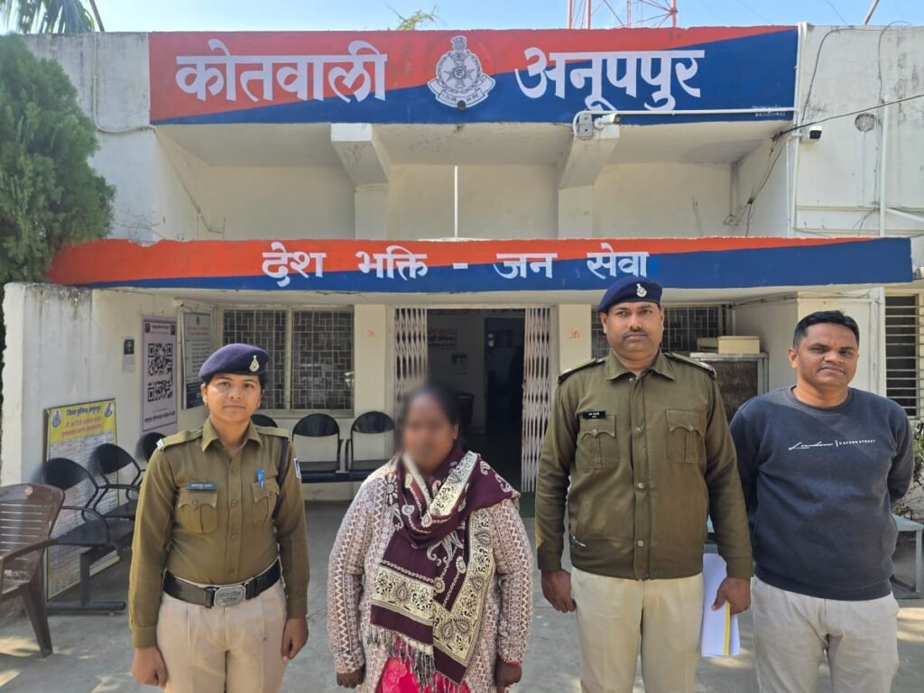 छत्तीसगढ़ २१ दिसंबर २५ * अवैध गर्भपात से महिला की गैर इरादतन हत्या के मामले में ढाई वर्षों से फरार ईनामी नर्स रेखा गोयल कोरबा (छत्तीसगढ) से कोतवाली अनूपपुर पुलिस द्वारा गिरफ्तार छत्तीसगढ़ २१ दिसंबर २५ * अवैध गर्भपात से महिला की गैर इरादतन हत्या के मामले में ढाई वर्षों से फरार ईनामी नर्स रेखा गोयल कोरबा (छत्तीसगढ) से कोतवाली अनूपपुर पुलिस द्वारा गिरफ्तार