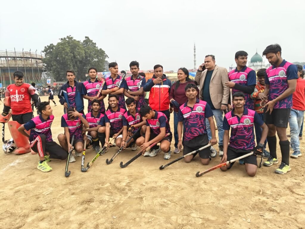 लखीमपुर २१ दिसंबर २५ * लखीमपुर खीरी का टूर्नामेंट में पहला मुकाबला ,टीम ने हरदोई को 4–1 से हराया। .. लखीमपुर २१ दिसंबर २५ * लखीमपुर खीरी का टूर्नामेंट में पहला मुकाबला ,टीम ने हरदोई को 4–1 से हराया। ..