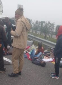 सुल्तानपुर २२ दिसंबर २५ *ट्रक में घुसी अर्टिगा कार,पिता-पुत्र समेत तीन की मौत,छह घायल*