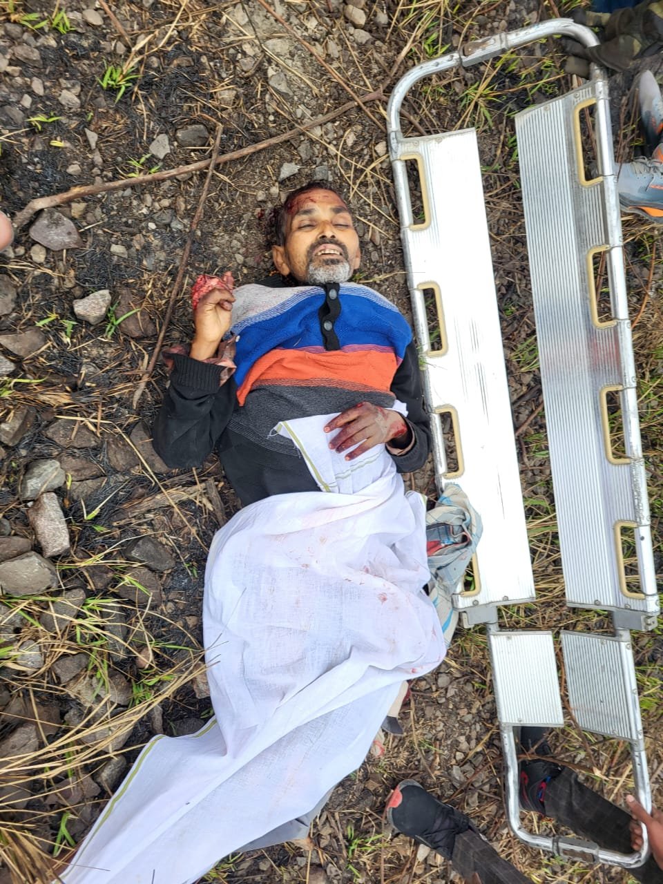 वाराणसी २२ दिसंबर २५ * जंसा थाना क्षेत्र अंतर्गत गहरपुर रेलवे फाटक के पास सोमवार सुबह एक दर्दनाक हादसा 