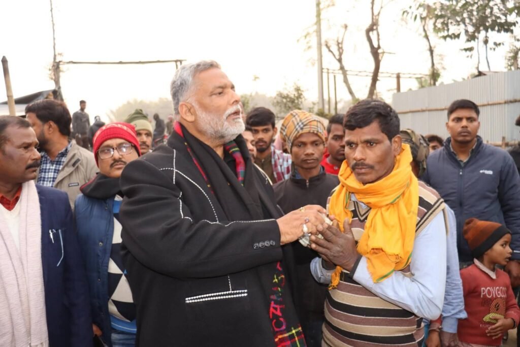 पूर्णिया बिहार 22 दिसंबर 25*सांसद पप्पू यादव ने मधुबन और चकमका गांव के अग्नि पीड़ितों को दी आर्थिक मदद पूर्णिया बिहार 22 दिसंबर 25*सांसद पप्पू यादव ने मधुबन और चकमका गांव के अग्नि पीड़ितों को दी आर्थिक मदद