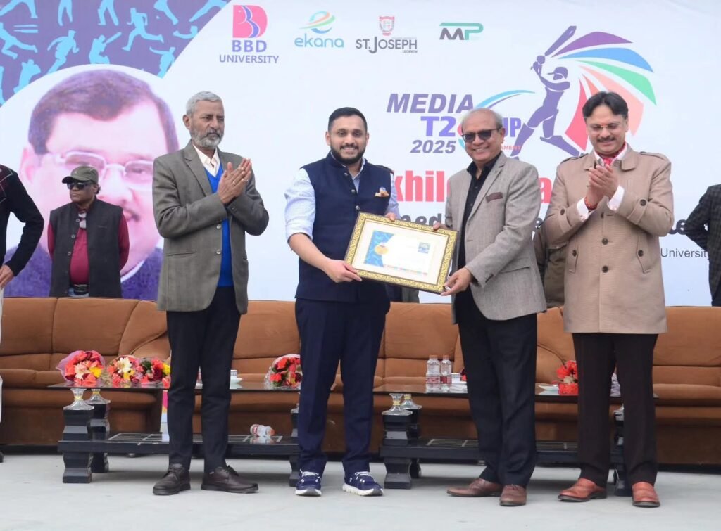 नई दिल्ली २२ दिसंबर २५ * दिल्ली इलेक्ट्रॉनिक मीडिया XI ने अपने शानदार प्रदर्शन के साथ ट्रॉफी जीती!