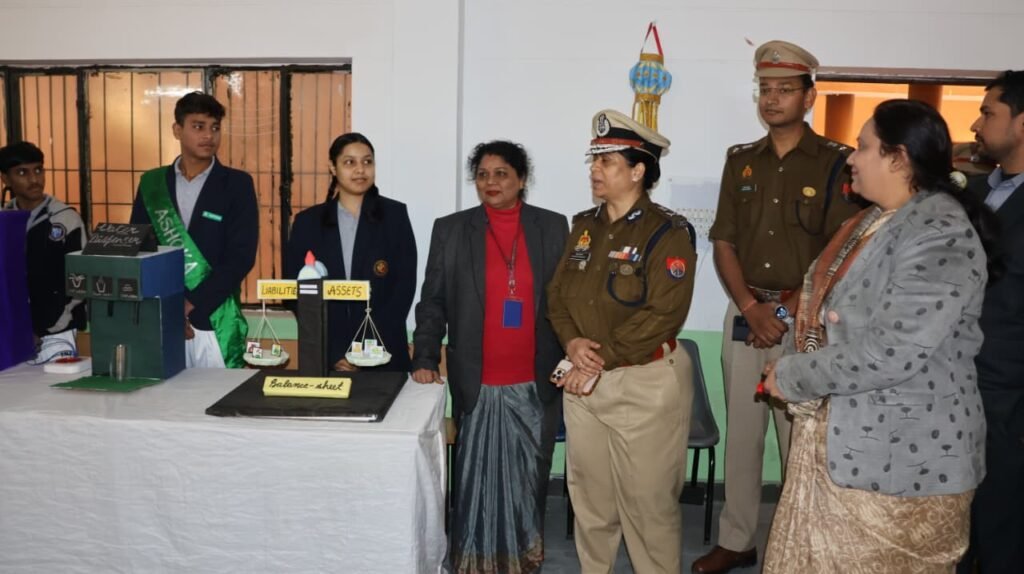 मथुरा 24 दिसंबर 25* अपर पुलिस महानिदेशक ने पुलिस लाइन मथुरा का निरीक्षण किया*