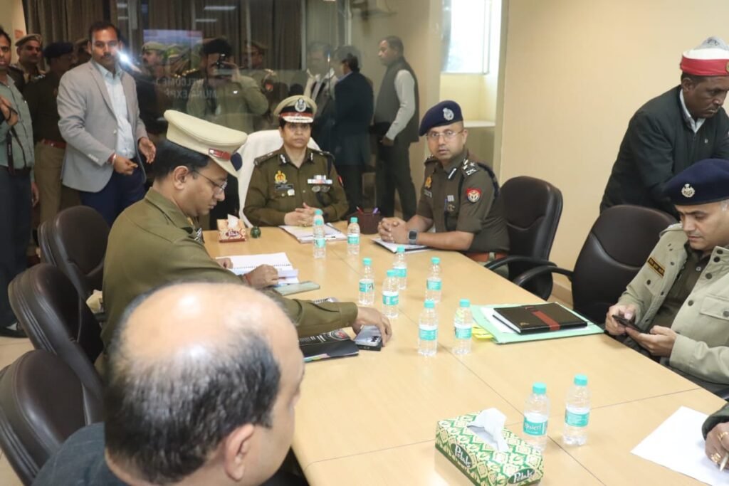 मथुरा 24 दिसंबर 25*अपर पुलिस महानिदेशक आगरा दिल्ली हाईवे पर हुए हादसे पर मांट टोल प्लाजा पर की गई गोष्टी*