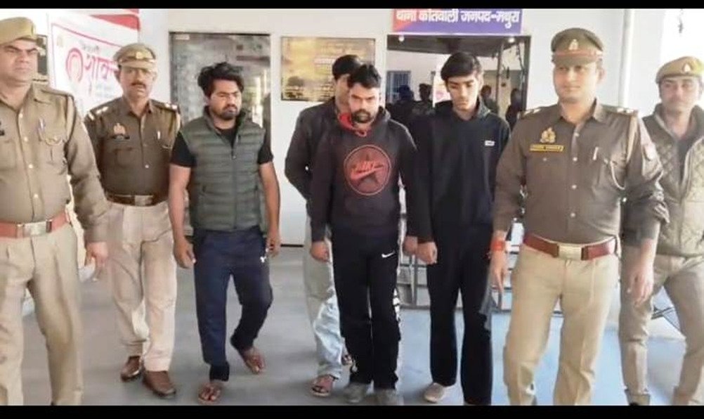 मथुरा  25  दिसंबर 25*थाना कोतवाली पुलिस द्वारा 04 शातिर अन्तर्राज्यीय चोरो को किया गिरफ्तार