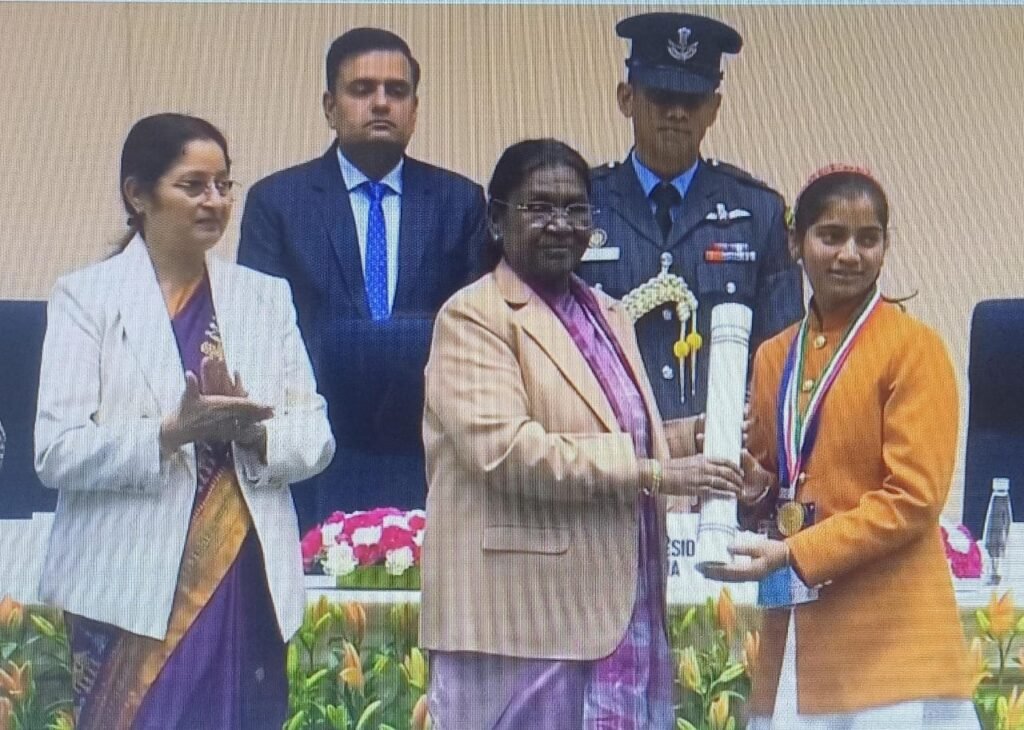 बाराबंकी २६ दिसंबर २५ *  द्रौपदी मुर्मु द्वारा प्रधानमंत्री राष्ट्रीय बाल पुरस्कार–2025 से सम्मानित किया गया