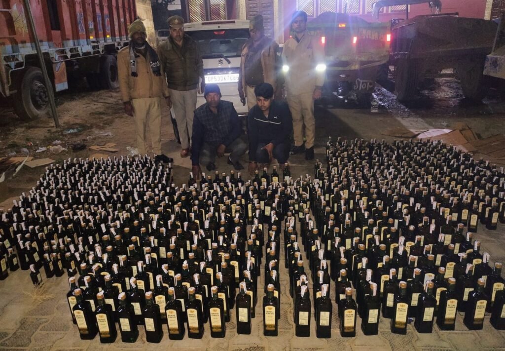 मथुरा 26 दिसंबर 25*थाना फरह पुलिस द्वारा दो शराब तस्करों को हरियाणा मार्का शराब एवं उपयोग में लाई गई गाड़ी के साथ गिरफ्तार ।*