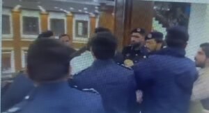 पंजाब असेंबली २७ दिसंबर २५ * पाकिस्तान में पंजाब असेंबली के भीतर बड़ा विवाद आया सामने। ...