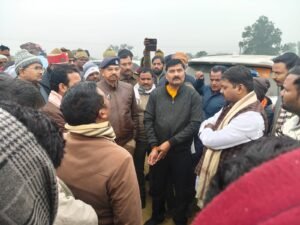 बिल्हौर २८ दिसंबर २५ *  सिक्योरिटी गार्ड की हत्या के मामले में परिजन काट रहे हंगामा घटनास्थल पर