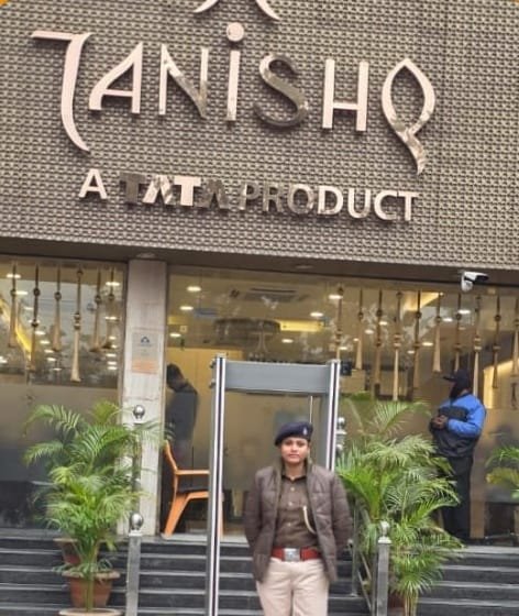 पूर्णिया बिहार 28 दिसंबर 25* *सोने की दुकानों पर पुलिस की नजर: पूर्णिया पुलिस ने किया ज्वेलरी शॉप का निरीक्षण*