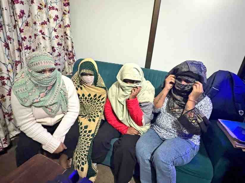 यूपी – वाराणसी २ दिसम्बर 2025 *वाराणसी में पुलिस ने स्पा सेंटर और एक फ्लैट पर छापा मारा। दोनों जगह सेक्स रैकेट पकड़ा।