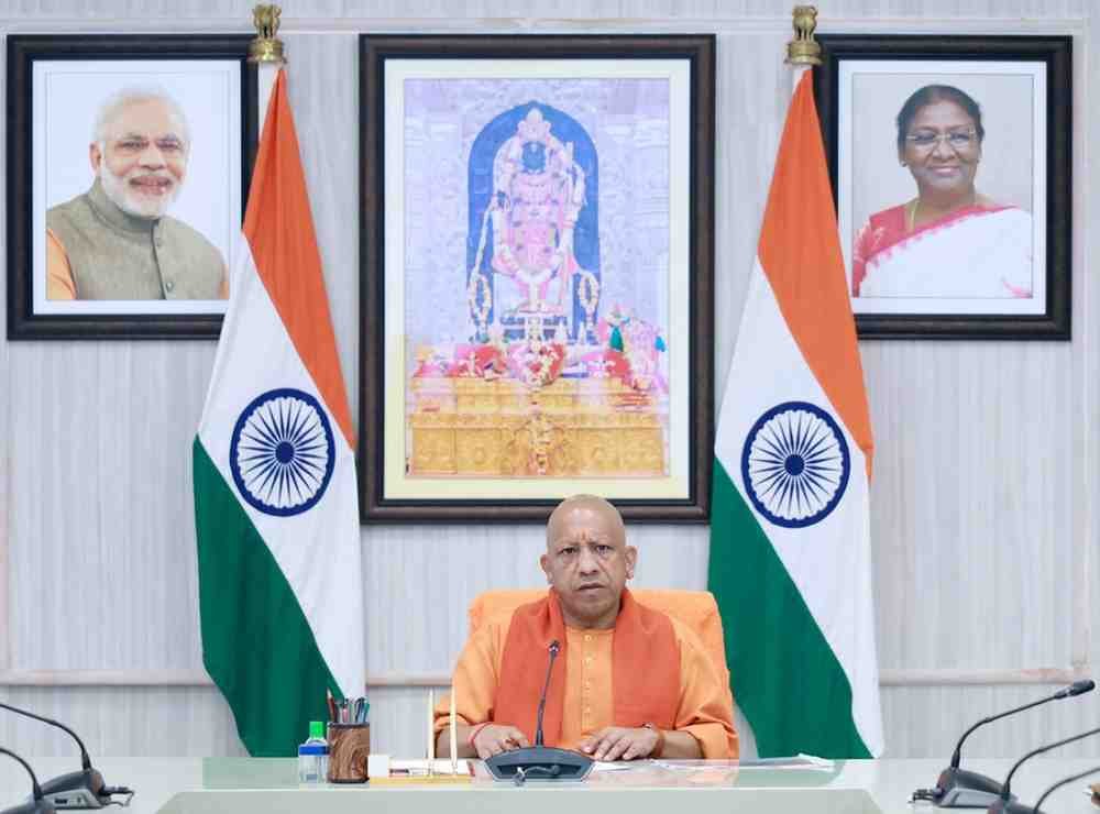 लखनऊ२ दिसम्बर २०२५ *  योगी कैबिनेट की अहम बैठक,मुख्यमंत्री योगी आदित्यनाथ की अध्यक्षता में लोक भवन में हो रही कैबिनेट बैठक, इन प्रस्ताव पर लगा सकती है मुहर