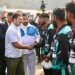 बाँदा २३ जनवरी २६**माननीय सांसद राहुल गांधी जी के द्वारा बांदा निवासी शुभम दुबे को आरबीएल RBL के सीज़न 6 मैच में मिला‘बेस्ट फील्डर’ का पुरस्कार_*