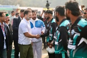 बाँदा २३ जनवरी २६**माननीय सांसद राहुल गांधी जी के द्वारा बांदा निवासी शुभम दुबे को आरबीएल RBL के सीज़न 6 मैच में मिला‘बेस्ट फील्डर’ का पुरस्कार_*