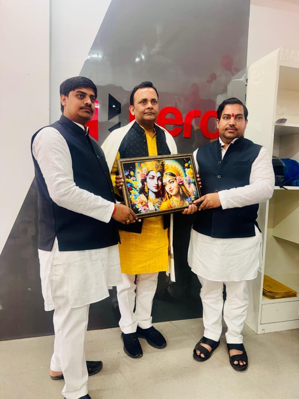 कौशाम्बी २३ जनवरी २६**कांग्रेस जिला अध्यक्ष ने किया हीरो बाइक शो रूम का शुभारंभ* कौशाम्बी २३ जनवरी २६**कांग्रेस जिला अध्यक्ष ने किया हीरो बाइक शो रूम का शुभारंभ*