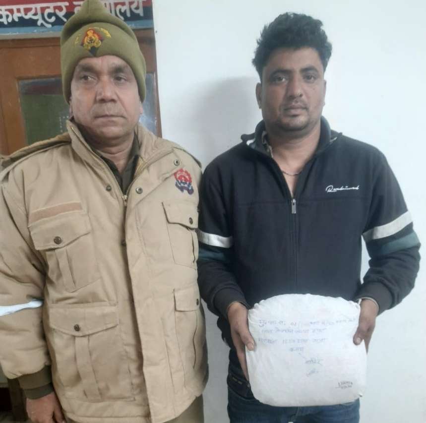 मथुरा 1 जनवरी 26*थाना गोवर्धन पुलिस द्वारा एक अभियुक्त 1250 ग्राम अवैध नशीला पदार्थ गांजा सहित गिरफ्तार ।*