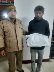 मथुरा 1 जनवरी 26*थाना गोवर्धन पुलिस द्वारा एक अभियुक्त  30 पौआ अवैध देशी शराब सहित गिरफ्तार ।*