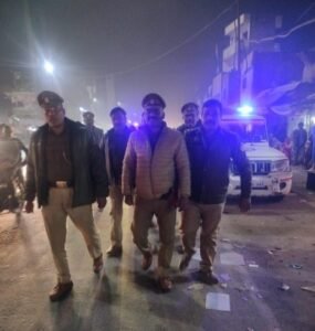 कौशाम्बी 01जनवरी 26*कड़ाके की ठंड में संदीपन घाट थाना प्रभारी ने पुलिस बल के साथ किया पैदल गस्त*
