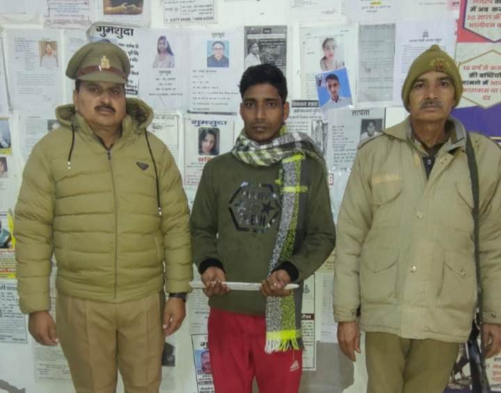 मथुरा 2 जनवरी 26*थाना वृन्दावन पुलिस द्वारा एक अभियुक्त को किया गिरफ्तार, कब्जे से एक नाजायज चाकू बरामद ।* मथुरा 2 जनवरी 26*थाना वृन्दावन पुलिस द्वारा एक अभियुक्त को किया गिरफ्तार, कब्जे से एक नाजायज चाकू बरामद ।*