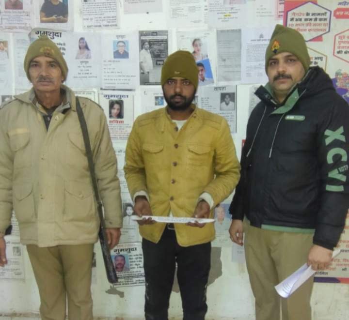 मथुरा 2 जनवरी 26*थाना वृन्दावन पुलिस द्वारा एक अभियुक्त को किया गिरफ्तार, कब्जे से एक नाजायज चाकू बरामद ।* मथुरा 2 जनवरी 26*थाना वृन्दावन पुलिस द्वारा एक अभियुक्त को किया गिरफ्तार, कब्जे से एक नाजायज चाकू बरामद ।*