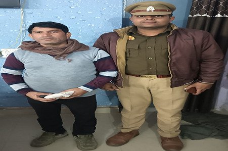 मथुरा 3 जनवरी 26* सट्टा करते हुए 01 अभियुक्त को मय सट्टा पर्ची,डायरी,पैन व 2055 रुपये के किया गिरफ्तार ।*