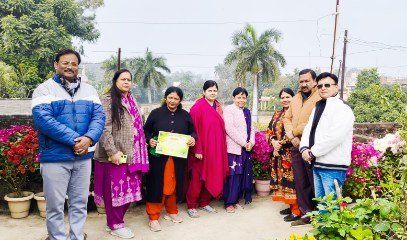 लखीमपुर 3 जनवरी 26* पर्यावरण मित्र समूह की नई पहल ‘हरियाली मित्र सम्मान’ के तहत अंगवस्त्र एवं प्रशस्ति पत्र देकर सम्मानित किया गया।