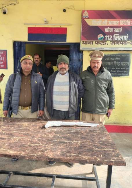 मथुरा 4 जनवरी 26*थाना फरह पुलिस द्वारा एक अभियुक्त को मय अवैध असलाह कारतूस के किया गिरफ्तार* मथुरा 4 जनवरी 26*थाना फरह पुलिस द्वारा एक अभियुक्त को मय अवैध असलाह कारतूस के किया गिरफ्तार*