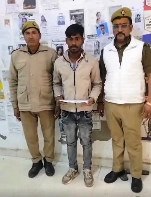मथुरा 4 जनवरी 26*थाना वृन्दावन पुलिस द्वारा एक अभियुक्त को नाजायज चाकू के साथ किया गिरफ्तार ।*