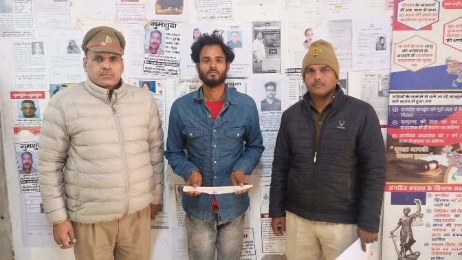 मथुरा 8 जनवरी 26*थाना वृन्दावन पुलिस द्वारा एक अभियुक्त को नाजायज चाकू के साथ किया गिरफ्तार* । मथुरा 8 जनवरी 26*थाना वृन्दावन पुलिस द्वारा एक अभियुक्त को नाजायज चाकू के साथ किया गिरफ्तार* ।