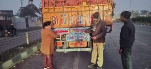 कानपुर देहात08जनवरी26*परिवहन विभाग, कानपुर देहात।*वाहनों पर रेट्रो रिफ्लेक्टर टेप लगाने का विशेष अभियान चलाया गया।