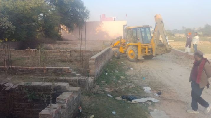 अयोध्या10जनवरी 26*लगभग 450 विश्वा भूमि पर अवैध प्लाटिंग के विरुद्ध ध्वस्तीकरण की कार्यवाही की गयी हैं। अयोध्या10जनवरी 26*लगभग 450 विश्वा भूमि पर अवैध प्लाटिंग के विरुद्ध ध्वस्तीकरण की कार्यवाही की गयी हैं।