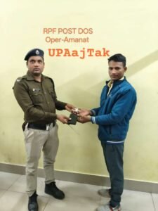 रोहतास 10जनवरी 26*चार्जिंग लगा यात्री का मोबाइल छुटा आरपीएफ डेहरी ने बरामद कर यात्री को सुपुर्द किया*